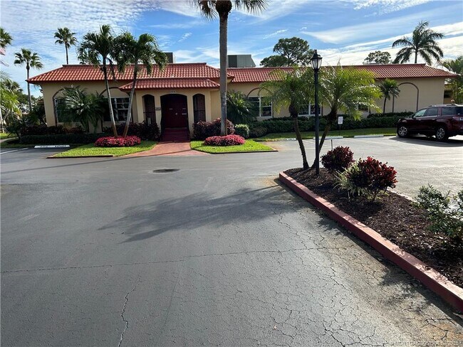 Foto del edificio - 1903 SW Palm City Rd