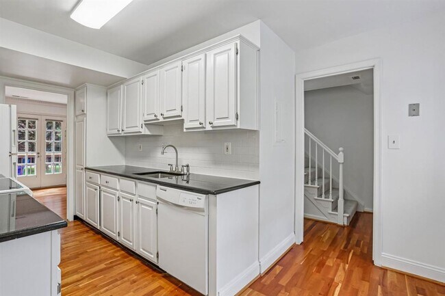Foto del edificio - Great 2BR 2BA in Kenwood Forest Community in Downtown Bethesda