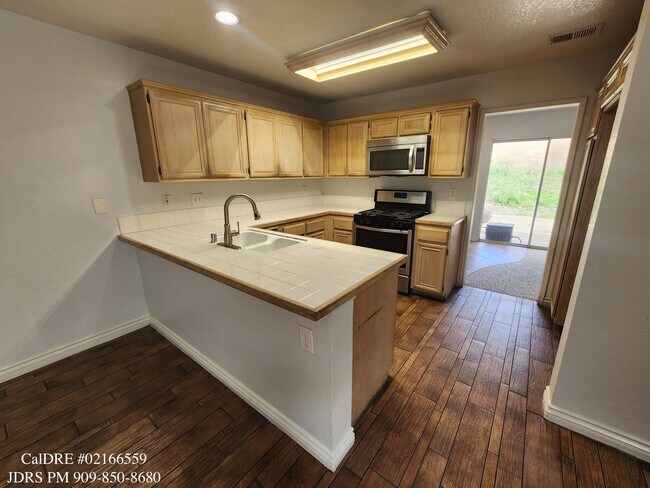 Foto del edificio - Rancho Cucamonga 3 Bedroom Condo