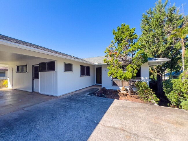 Building Photo - A RARE FIND! -- Spacious 4 Bed / 2 Bath Si...