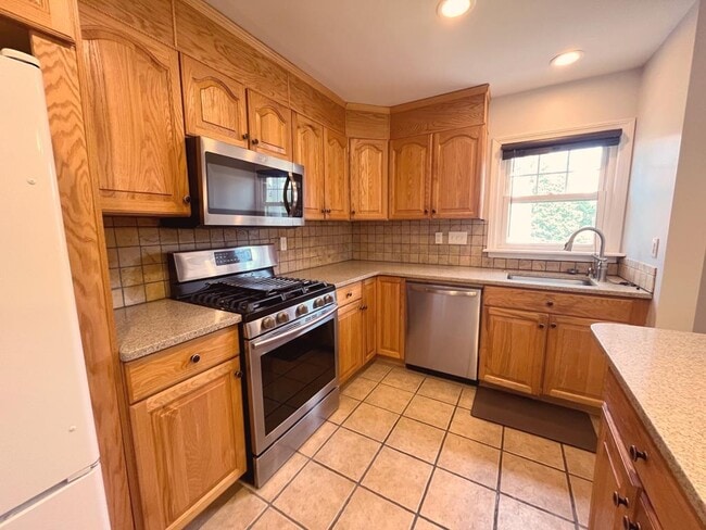 Building Photo - 133 Seemans Ln
