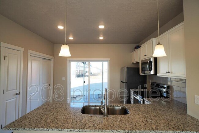 Foto del edificio - 5928 S Jessenia Ln