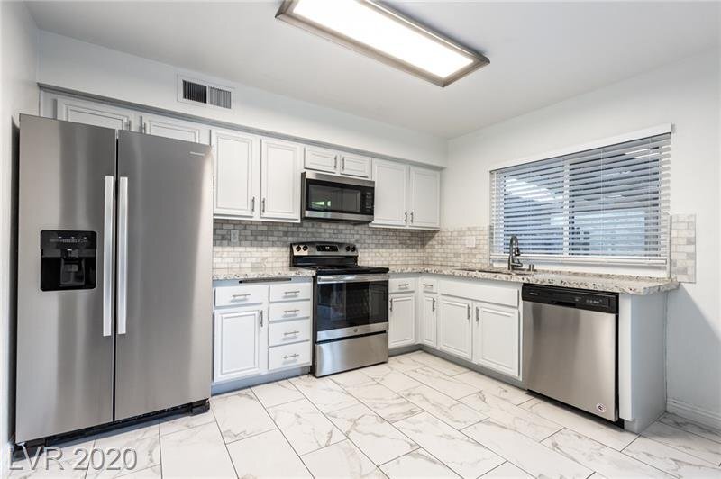 Foto del edificio - 4542 Brighton Dr