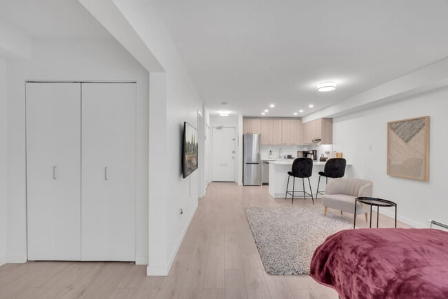 Building Photo - 2225 W 8th Ave