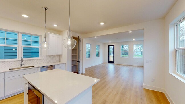 Foto del edificio - Beautiful 4 Bedroom House in East Nashville Coming Soon!