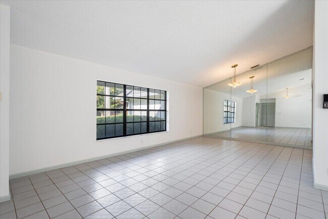Building Photo - 2216 Amesbury Ct