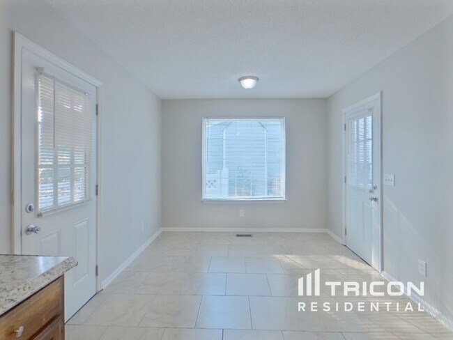 Foto del edificio - 601 Rapids Rd