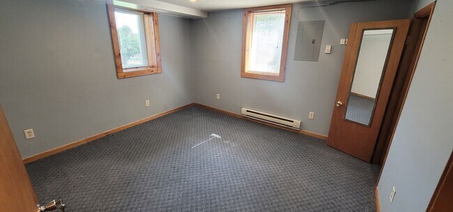 Building Photo - Already Rented for Next School Year - Avai...