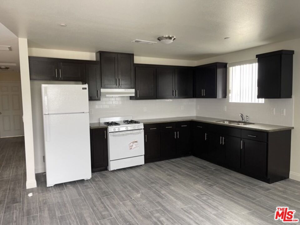 Foto del edificio - 708 W 50th St
