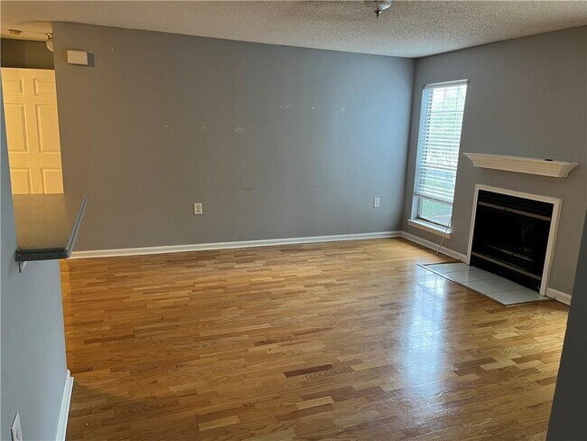 Foto del edificio - 612 Granville Ct