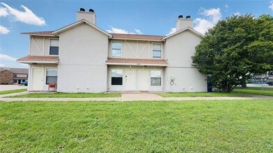 Building Photo - 221 Meadow Ct