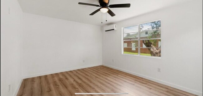 Foto del edificio - 130 W Magnolia Ave
