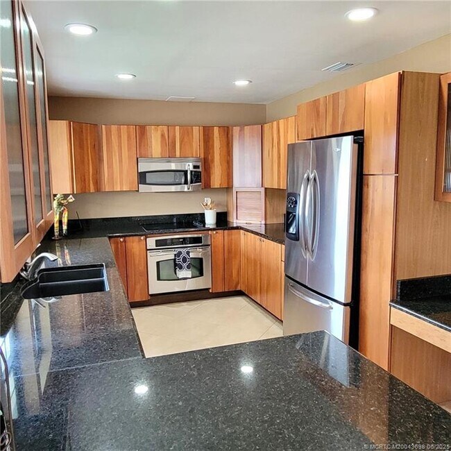 Foto del edificio - 700 SW Salerno Rd