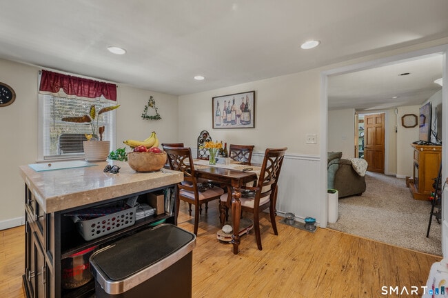 Building Photo - 349 Naubuc Ave