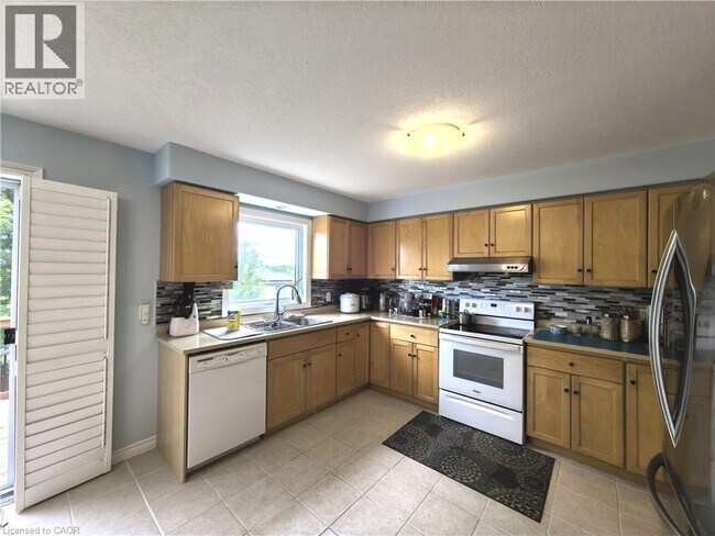 Building Photo - 728 Munich Cir
