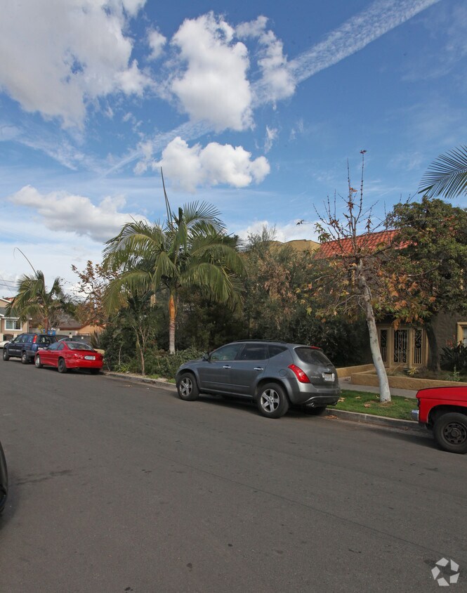 1552-1558 N Commonwealth, ¡alejado - 1552-1558 N Commonwealth Ave