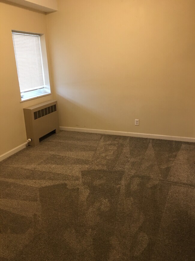 Dormitorio - 1600 Military St