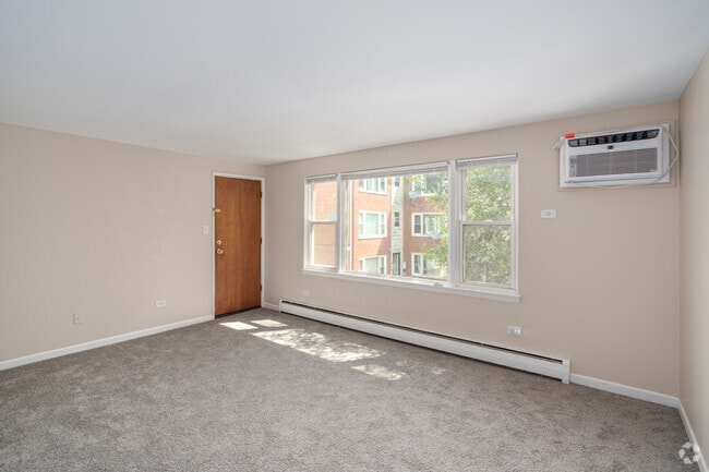 Apartamento renovado de 2 habitaciones y 1 baño - 750 pies cuadrados - Sala de estar - 6946 W 65th St