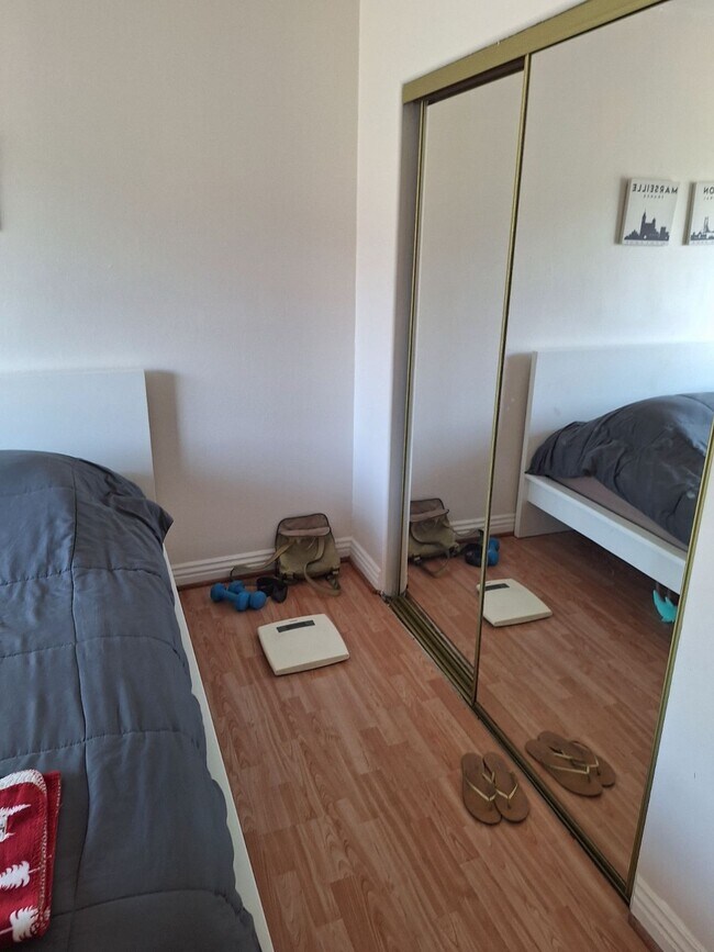 Foto del edificio - 2950 Montrose Ave