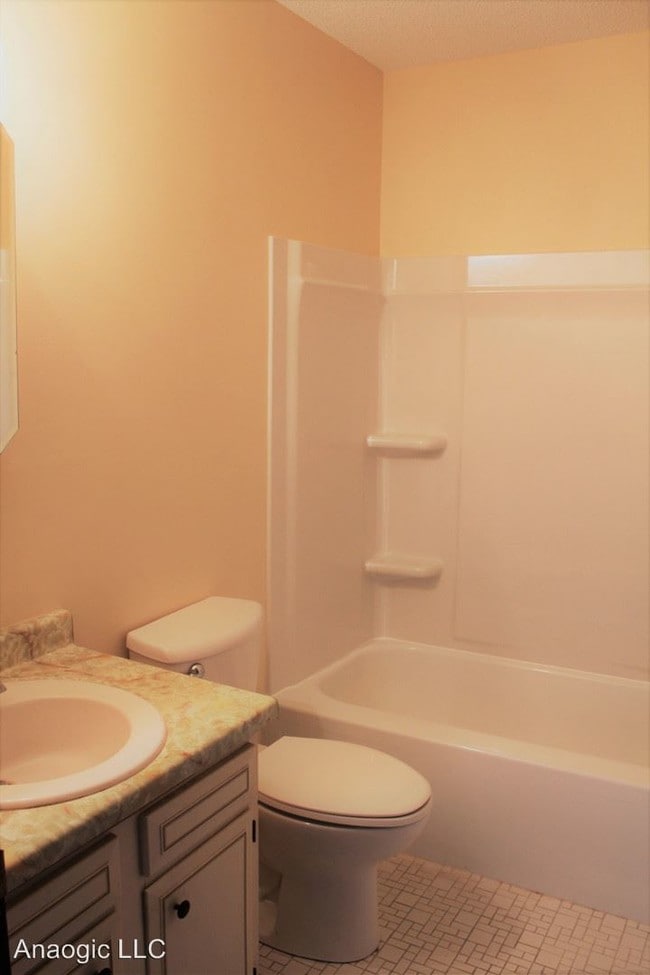 Building Photo - 427-427 Bryant Ave NW