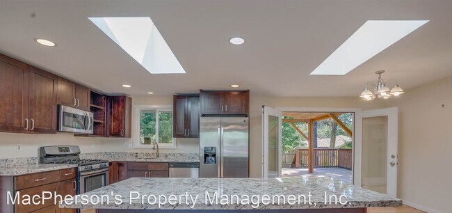 Foto del edificio - 4 br, 3 bath House - 18038 1st Ave NE