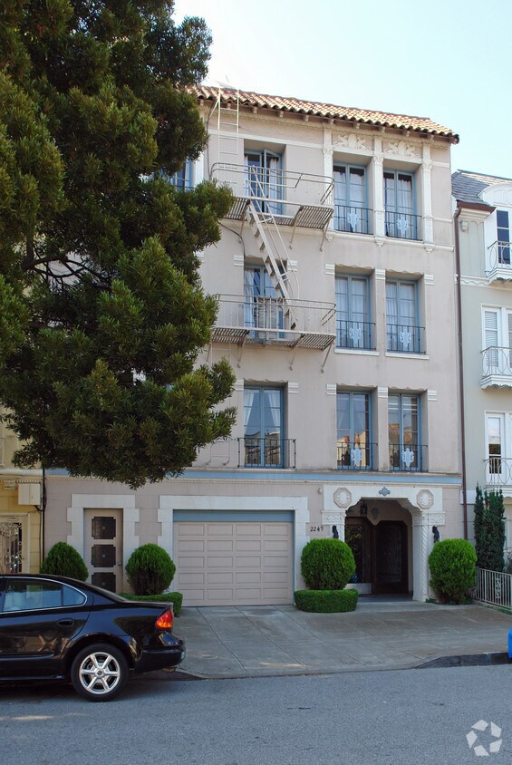 Building Photo - 2249 Beach St