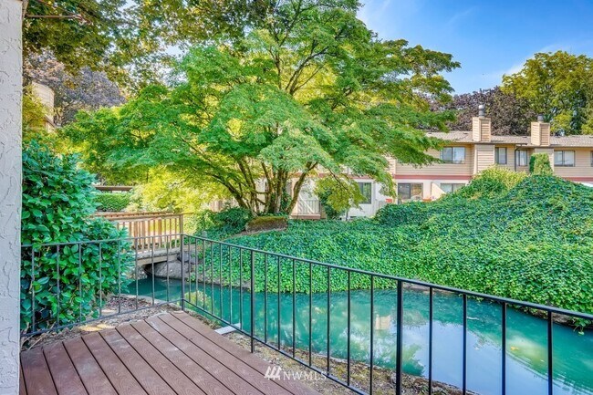 Foto del edificio - 1822 Maple Ln