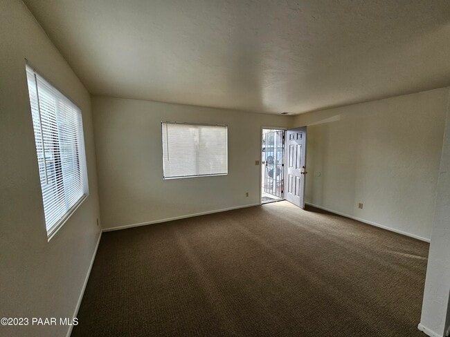 Foto del edificio - 200 W Hillside Ave