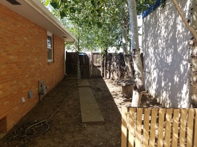 Building Photo - 1467 W Villard St