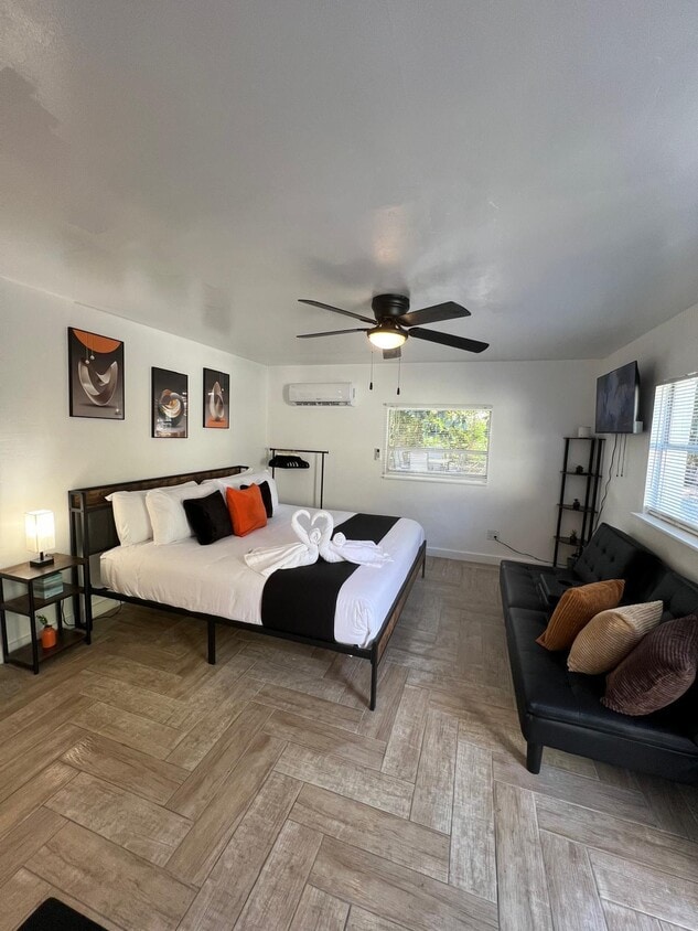 Primary Photo - 1211 NE 15th Ave