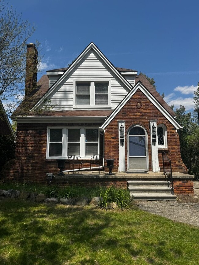 Building Photo - 1007 Gardenia Ave