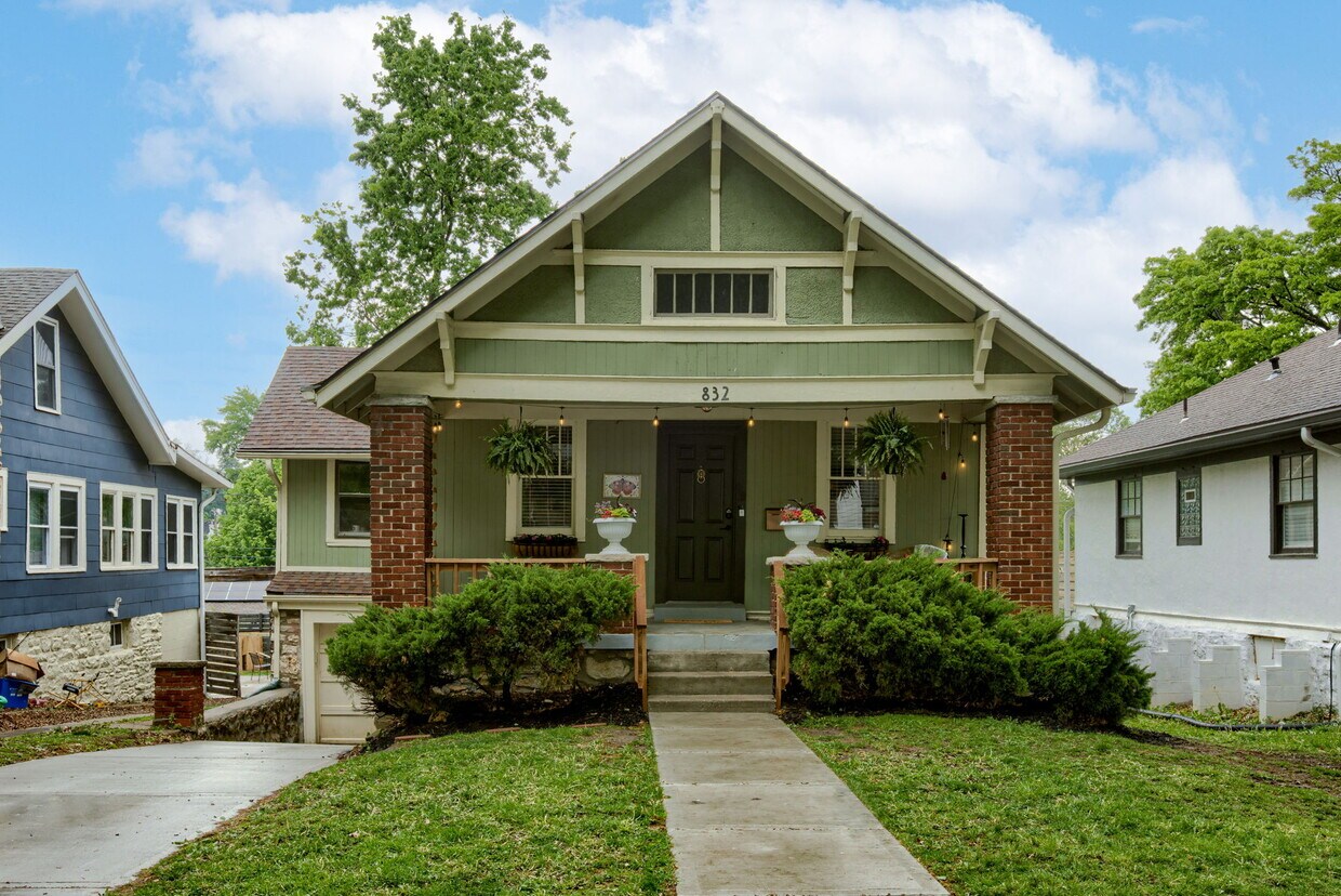 Foto principal - 832 E 72nd St