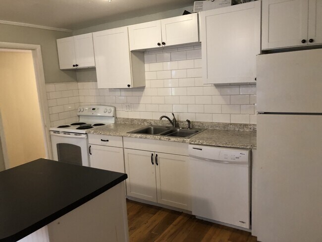 Building Photo - Live in a 3 Bedroom House by FSU's Campus!