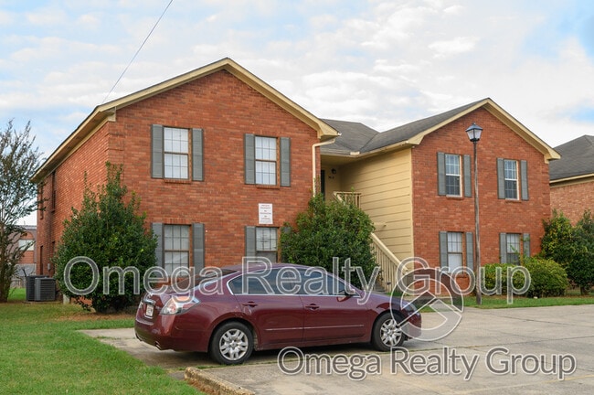Building Photo - 3618 Castle Ridge Rd