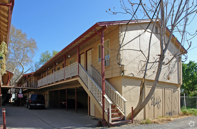 Building Photo - D Street Apartments