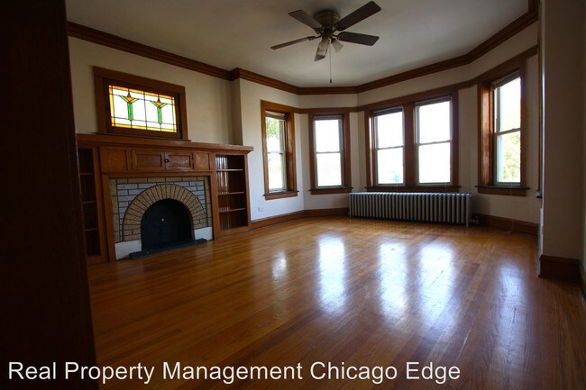 Building Photo - 3359 N Laramie Ave