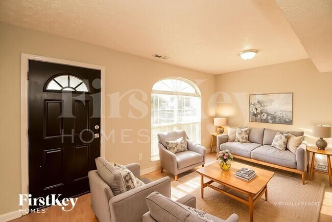Foto del edificio - 2739 Lullwater Ln