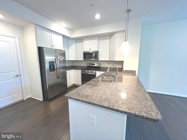 Foto del edificio - 8005 Orchard Grove Rd