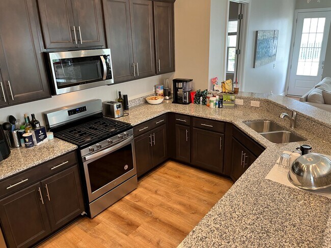 Foto del edificio - 9215 Gladden Ct