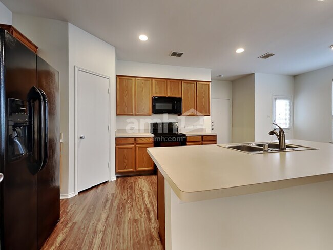 Foto del edificio - 1140 Jamie Dr