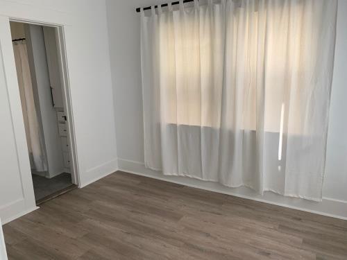 Interior Photo - 729 N Marine Ave