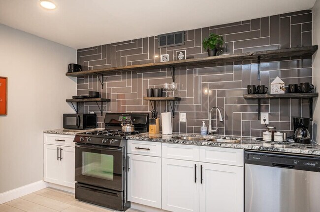 Building Photo - 215 Piedmont Ave NE