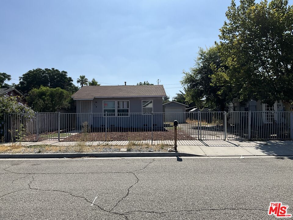 Foto principal - 214 S Ramona St