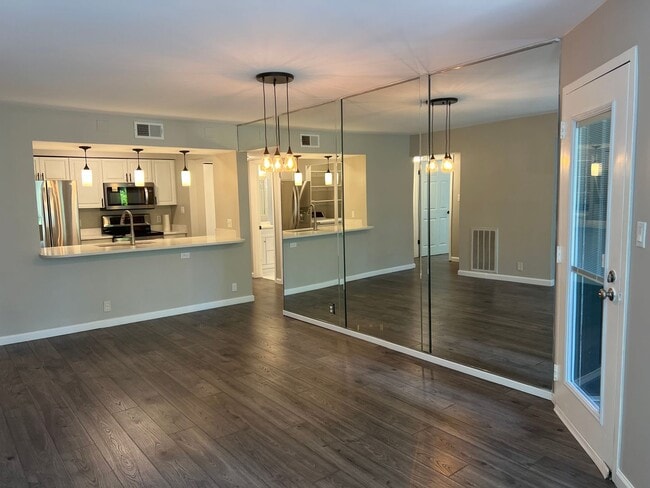 Building Photo - Remodeled Two Bedroom Tabby Walk Villa on First Floor