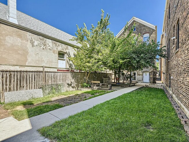 Foto del edificio - 2351 S Whipple St
