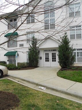 Primary Photo - 2 BR Brookside Country Club Condo, Conveni...