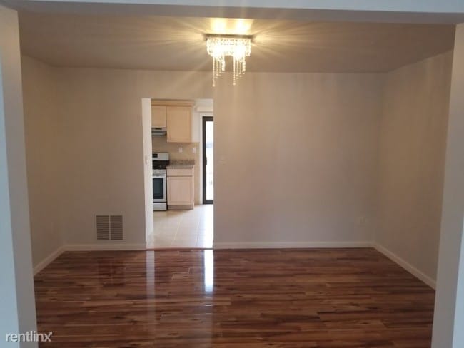Building Photo - 804 Maple Hill Dr