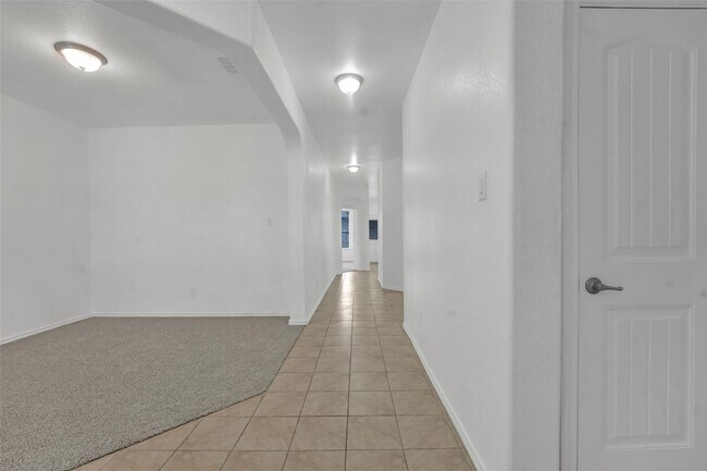 Foto del edificio - 144 Creek Terrace Dr