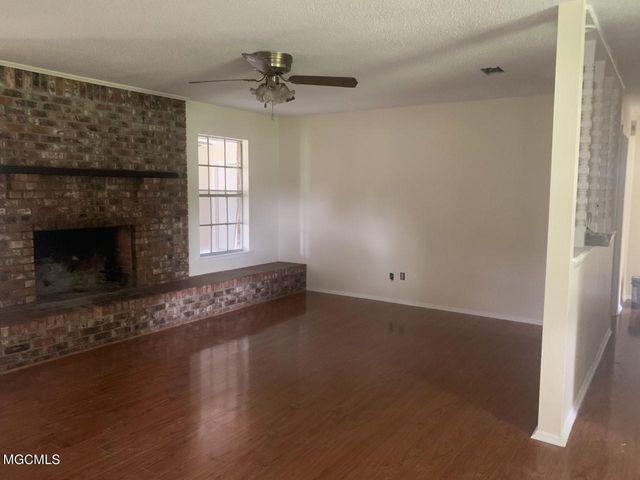 Building Photo - 14221 Suburban Dr