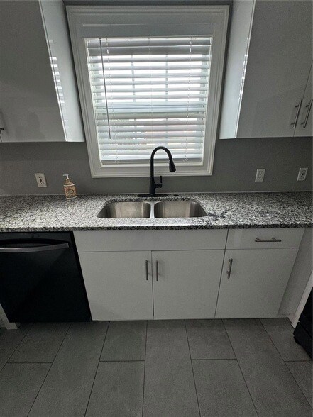 Foto del edificio - 2702 W Ivy St